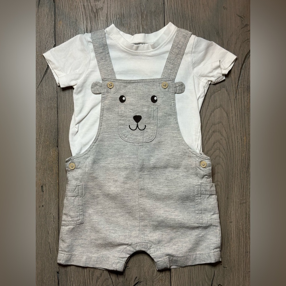 Gently used H&M bear bib overall shorts and t-shirt size 12-18 months